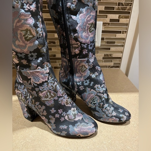 Kenneth Cole “ Time to Step “ Boots - Picture 2 of 8